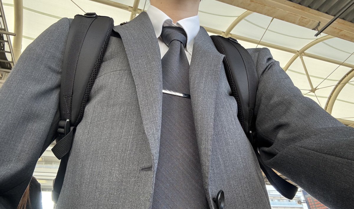 グレーのスーツおろした🤵
土日も仕事のみなさん共に頑張ろうね〜〜