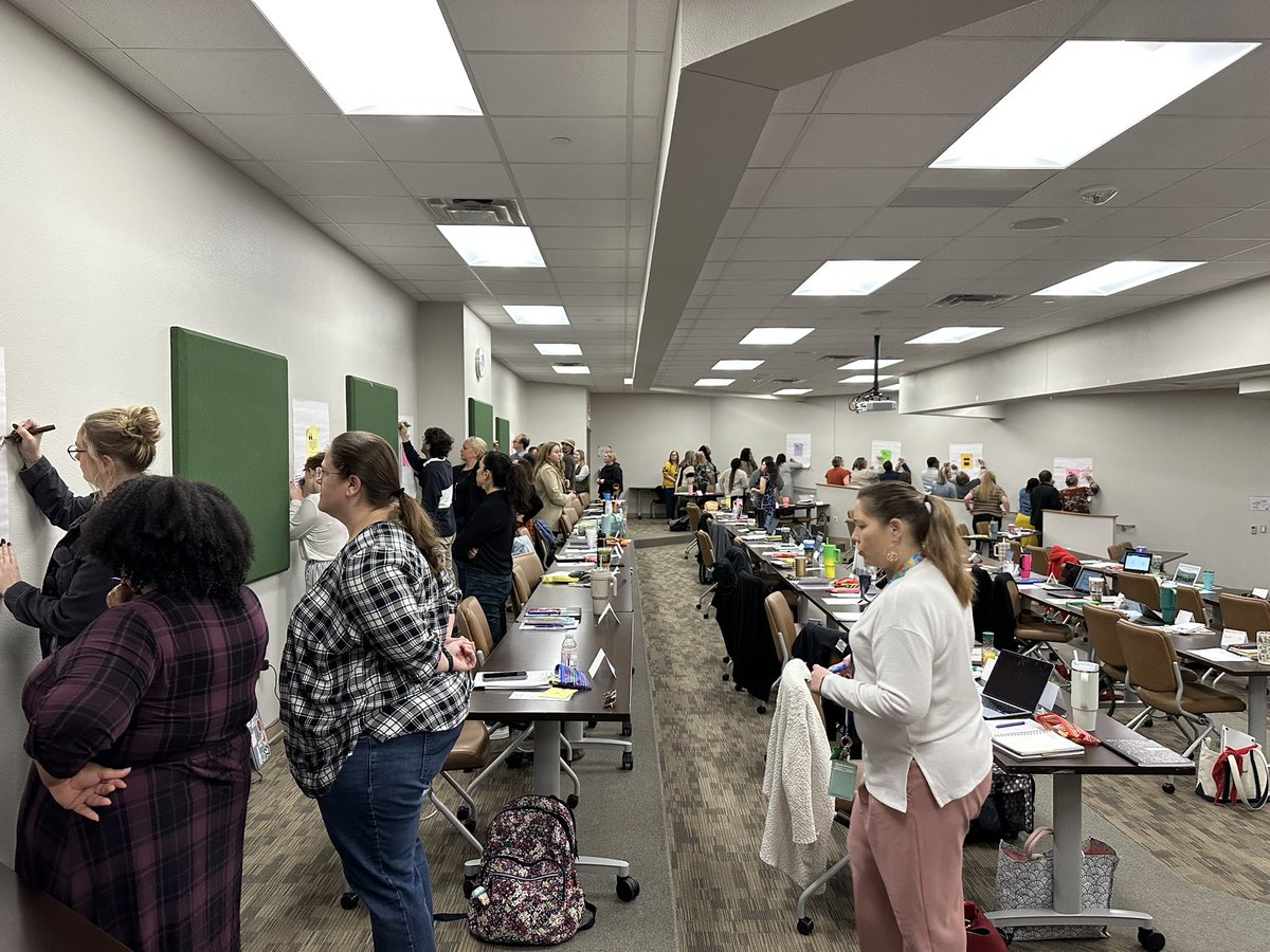schroeder4_jenn's tweet photo. @GunnTexas Thank you for demonstrating how readers’ and writers’ workshop makes learning student-centered in our Secondary classrooms. The energy was palpable and full of great mini lessons and mentor texts! https://t.co/06yDh22OGk
