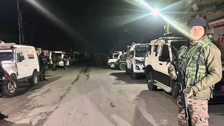 mkyindian's tweet image. 7 Killed, 27 Injured After Explosives Go Off At Jammu and Kashmir&apos;s Nowgam Police Station

Massive explosion rocks Nowgam police station, where explosives from Red Fort terror module were stored

#WhiteCollarTerrorModule #JammuAndKashmir #Jihadists #NowgamPoliceStation #Alert
