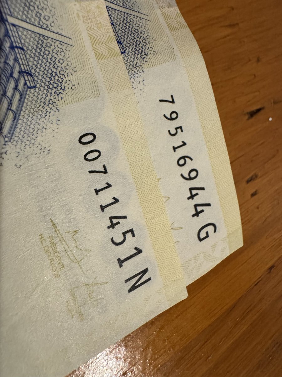 locosXbillete's tweet photo. Nueva punta billete de $20.000 pesos argentinos.

Serie N 😳

Serie G era punta hasta que apareció un billete N https://t.co/iXPvWgxnhK
