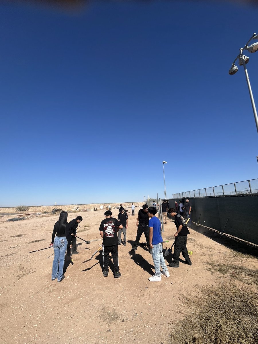 high_scorpion's tweet image. Horizon High School Principles of construction beautiful weather to go out side ⛏️🪏⛱️ trenching.
#ScorpionStrong,#WeAreClint,#ReptheH,#ClintISD100,#WeAreClintISD,#ClintIsUnited4Excellence
