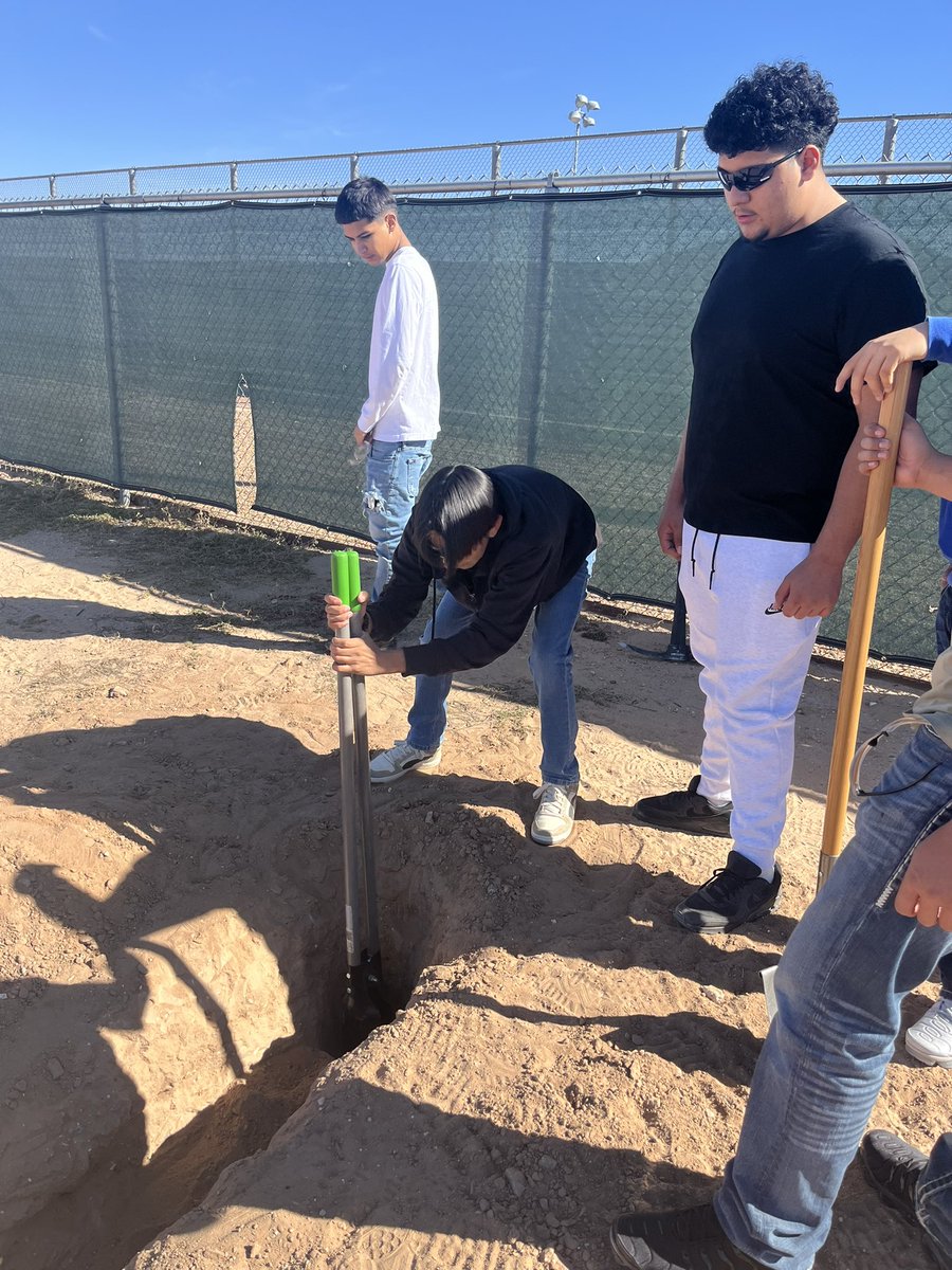 high_scorpion's tweet image. Horizon High School Principles of construction beautiful weather to go out side ⛏️🪏⛱️ trenching.
#ScorpionStrong,#WeAreClint,#ReptheH,#ClintISD100,#WeAreClintISD,#ClintIsUnited4Excellence