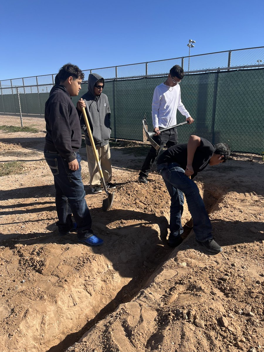 high_scorpion's tweet image. Horizon High School Principles of construction beautiful weather to go out side ⛏️🪏⛱️ trenching.
#ScorpionStrong,#WeAreClint,#ReptheH,#ClintISD100,#WeAreClintISD,#ClintIsUnited4Excellence