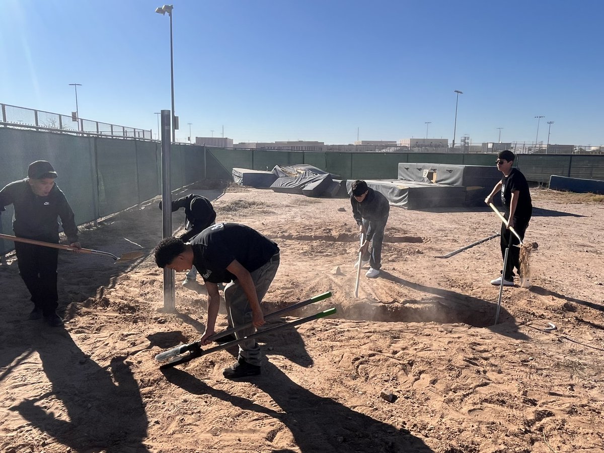 high_scorpion's tweet image. Horizon High School Principles of construction beautiful weather to go out side ⛏️🪏⛱️ trenching.
#ScorpionStrong,#WeAreClint,#ReptheH,#ClintISD100,#WeAreClintISD,#ClintIsUnited4Excellence