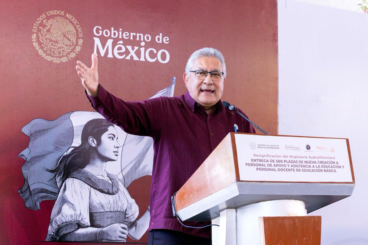 SnteNacional's tweet photo. 👩‍🏫Tras años de lucha sindical se logró la entrega de 500 basificaciones a docentes y PAAE en #BCS. El líder del #SNTE, Mtro. Alfonso Cepeda, destacó la gestión del gobernador @VictorCastroCos, así como la voluntad de la Presidenta @Claudiashein y del secretario @mario_delgado https://t.co/8vEXrnXeTQ