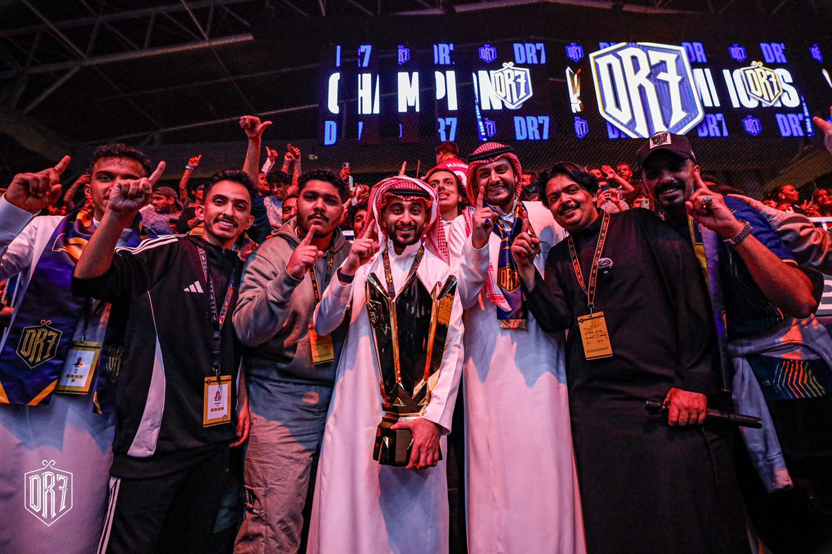 وعدكم من شهر 8 واليوم وفيت بوعدي 
بعد توفيق الله الحمدالله واشكر 🙏🏻

أشكرا كل الاشخاص الي وقفو معاي في ادارة الفريق <a href="/3thman22/">Falcon 3thman</a> مجاهد - عبدالله <a href="/iAzizEra/">Aziz</a> 
بكل صراحه ماعملت بالحالي هم الي ساعدوني وسهلولي كل شي احتاجه والله شكرا لكم 
وكل هاذا لأني وعدكم في شهر 8 
تستاهلون الي يتعب