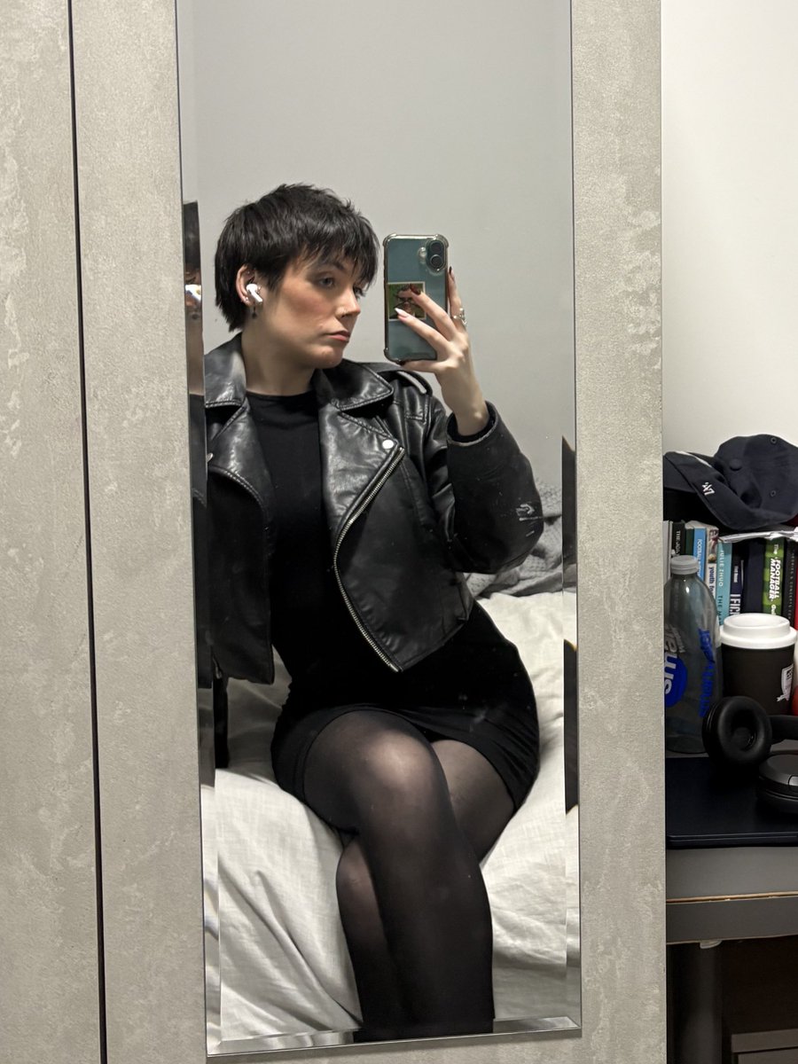 parismae__'s tweet image. 