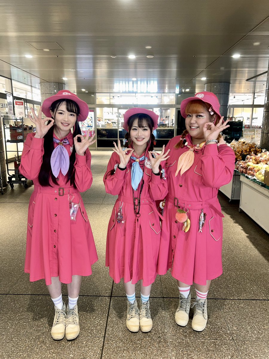 miogon428's tweet photo. 本日はクイーンズ伊勢丹、白金高輪店さんにて！♡♡
お肉やお米、福島ならではのスイーツやお弁当まで！！！
この機会に召し上がってみてください✨️
めっけ〜ずは18時までお店にいます🍑

 #発見ふくしま  #めっけ〜ず  #クイーンズ伊勢丹  #白金高輪 https://t.co/kLQ8In2GdE