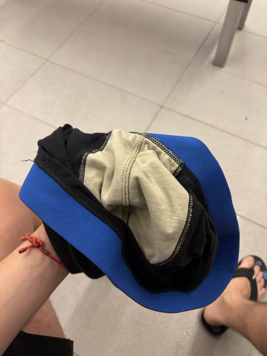 boxer post entreno de piernitas 👃🏽🐽
quien los quiere? 😈