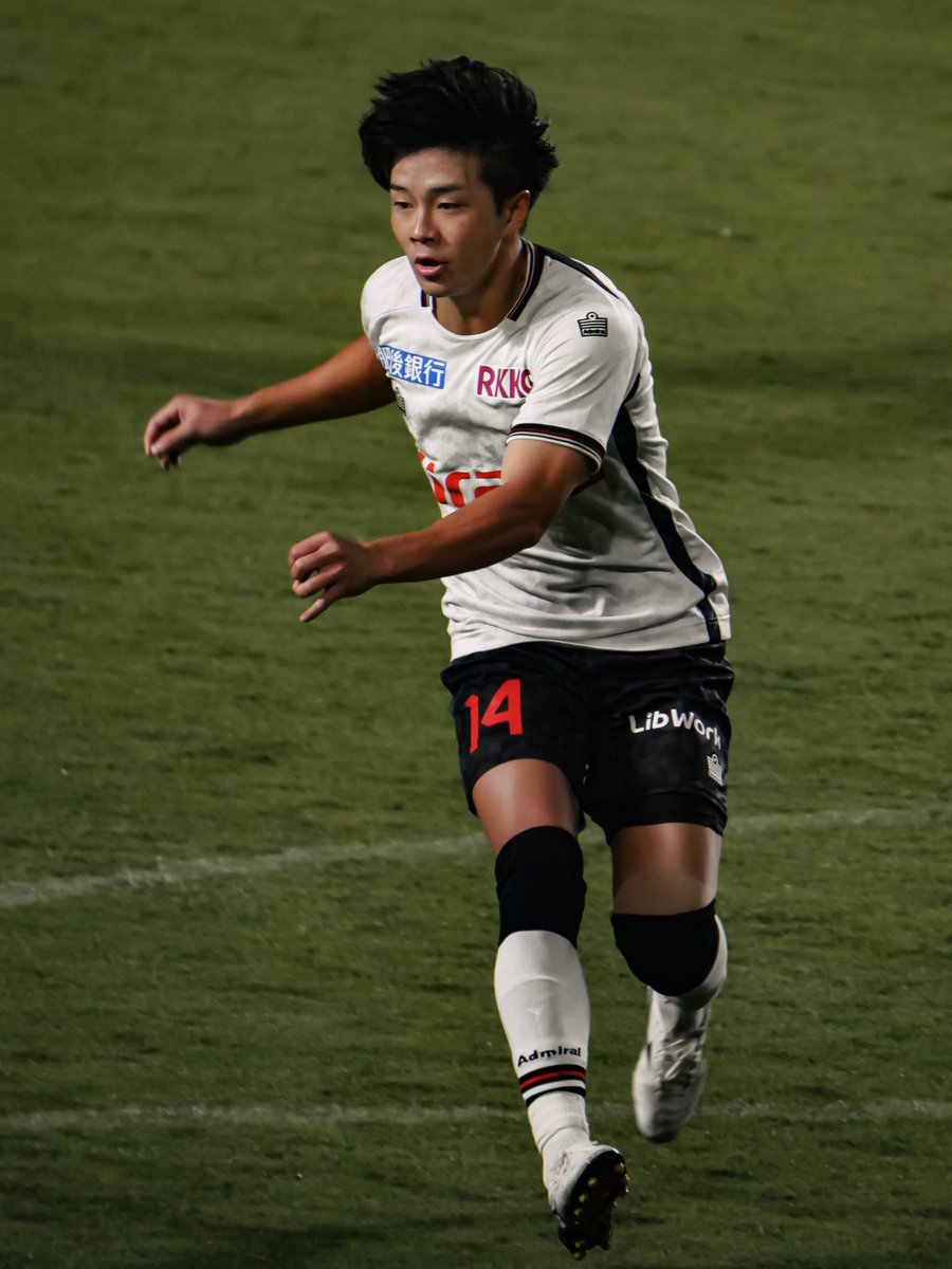 _s_pulse's tweet image. Tシャツかっこいいなー😚
#塩浜遼 選手、100試合出場おめでとうございます🎉