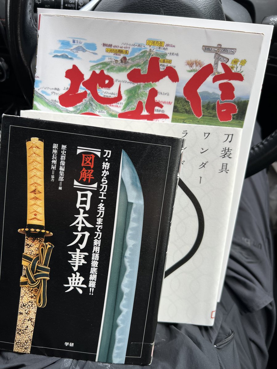 アトリエgg 秋の図書館 引越し先近くの図書館、新しいだけあって品揃えが良くスーパー迄の生活