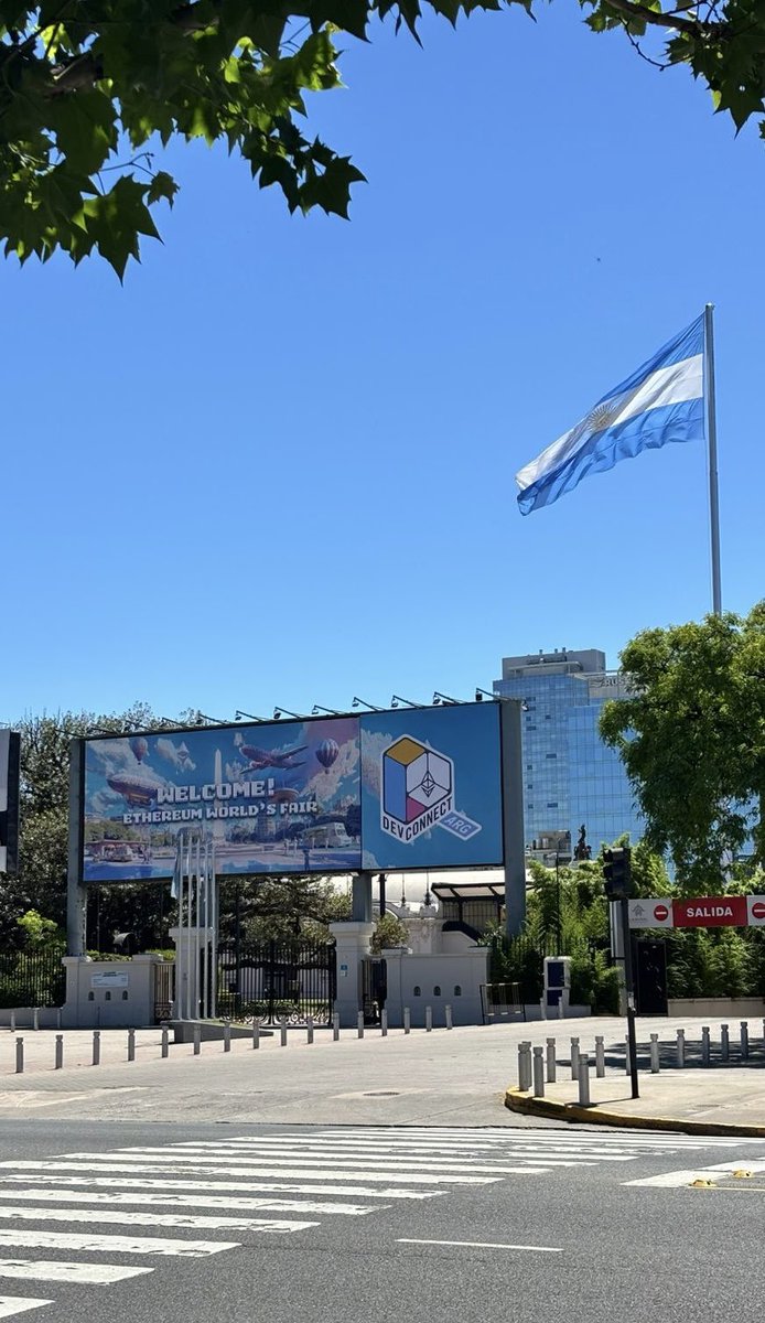 > yesterday I walked from La Rural all the way to the Obelisco

> huge parks, tons of dogs, birds singing the whole way

tbh, I felt so happy to be here in Buenos Aires