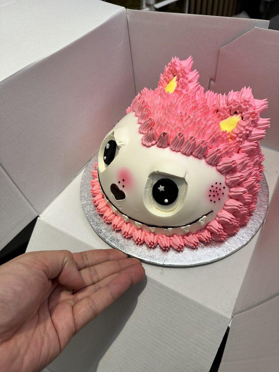 קבלו עוגת לבובו שקניתי לחבר מחדרון קטן נטול שם בצ׳יינטאון