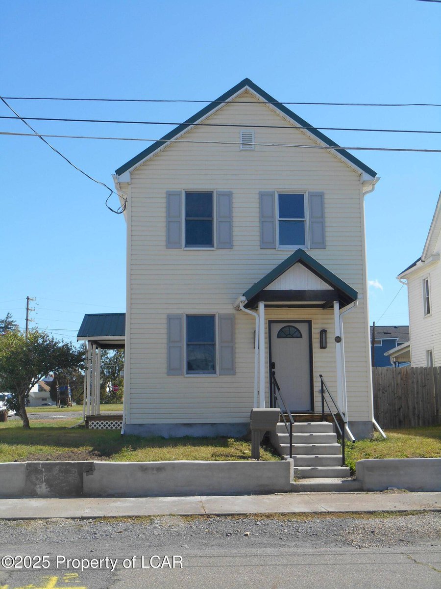 KeyPartnersReal's tweet image. New Listing Price: $210,000
200 Iron Street, Berwick, PA 18603 is a fantastic property with 4 bedrooms and 3.0 bathrooms.
See more here: keypartnersrealty.com/d8rdx3zo