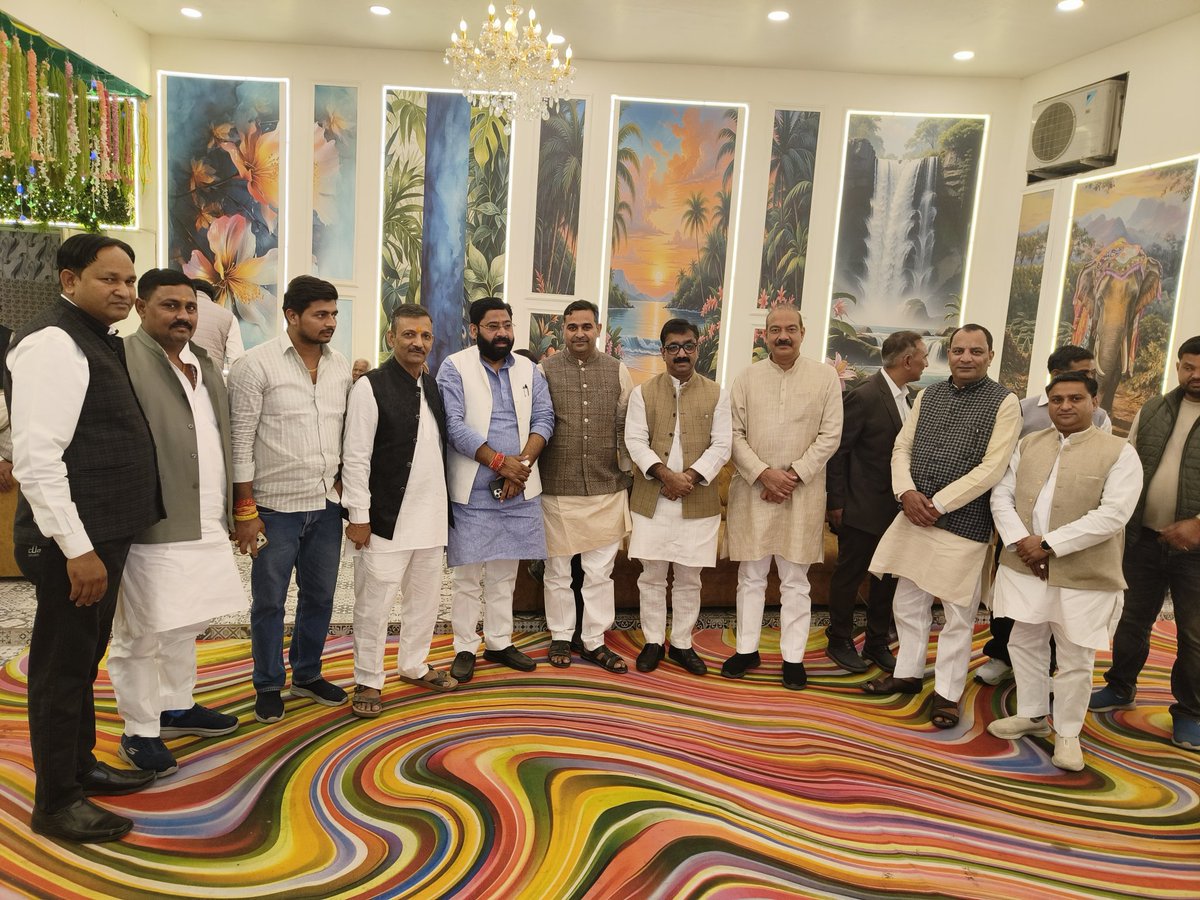 कल रात्रि सिकंद्राबाद के पिछड़ा मोर्चा मंडल अध्यक्ष श्री अमित मावी जी के पुत्र के सगाई समारोह में सम्मिलित हुए