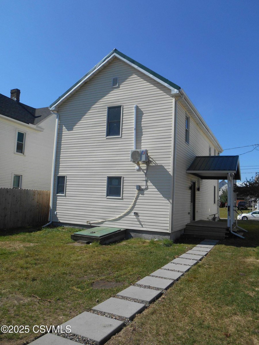 KeyPartnersReal's tweet image. New Listing Price: $210,000
200 IRON ST, Berwick, PA 18603 is a fantastic property with 4 bedrooms and 3.0 bathrooms.
See more here: keypartnersrealty.com/d8rdx3wo