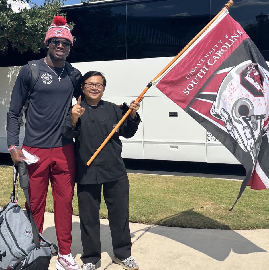 BenBowers33's tweet image. From TK Sam (@TKOriental):

Mr Nyck Harbor told TK Sam one-on-one while he  was standing by the Great Victory bus,he will get 6 touchdowns tomorrow noon. TK Sam personally and truly believes in him millions percent.

@GamecockFB @Nyck1k