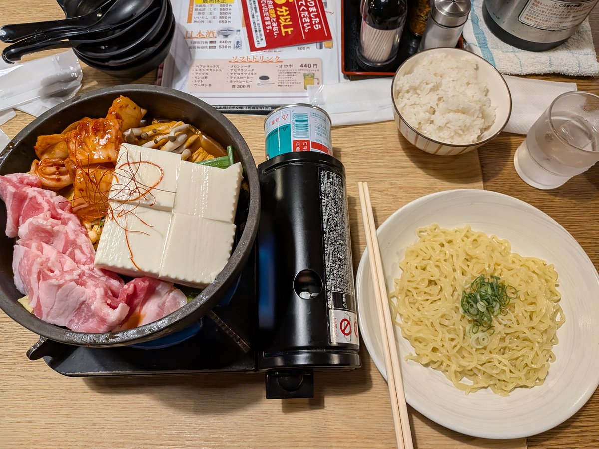 なにけん
周年祭の時に受けて衝撃をうけた“HIKARIさん”再び😍🥰🤩
またあのタオルさばきを堪能🎶姿がマジ綺麗✨

＃食事は何時もの
＃コラボキャップ買った
＃ハク活８９活
＃変態サウナの輪を広げよう
#HIKARIさんお顔小さい 
＃例えるならお顔がゆで卵