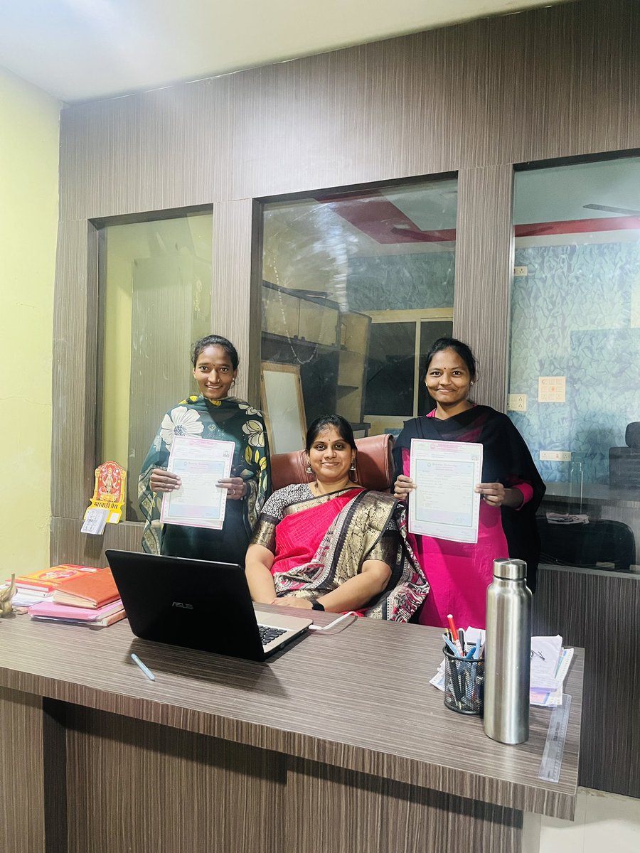 గిరిజన ఆడబిడ్డలు ఇప్పుడు గ్రాడ్యుయేట్లు❤️

ఉన్నత ఆశయాలతో ధైర్యంగా అడుగులు ముందుకేస్తోన్న ప్రతీ ఆడపిల్లకి మా వివేకానంద విద్యాసంస్థల మార్గదర్శకత్వం ఎప్పటికీ ఉంటుంది😊🙏🏻

#eduvivekanandaichoda #ichoda 

<a href="/SurukuntiBRS/">Srinivas Surukunti</a>  <a href="/KTRBRS/">KTR</a>