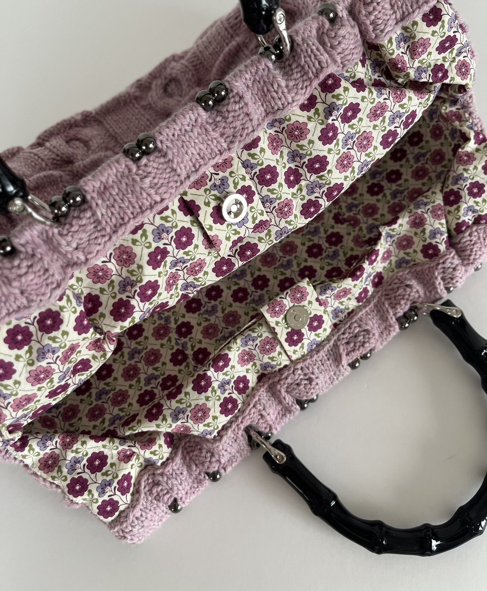 sacura_cafeknit's tweet image. バッグを2展展示させてもらっていますが、中身をチラ見せ
内袋も苦労してつけました😊

gallery.2511.jp/exh/moyoudeaso…

#リバティ　#マリメッコ
#marimekko