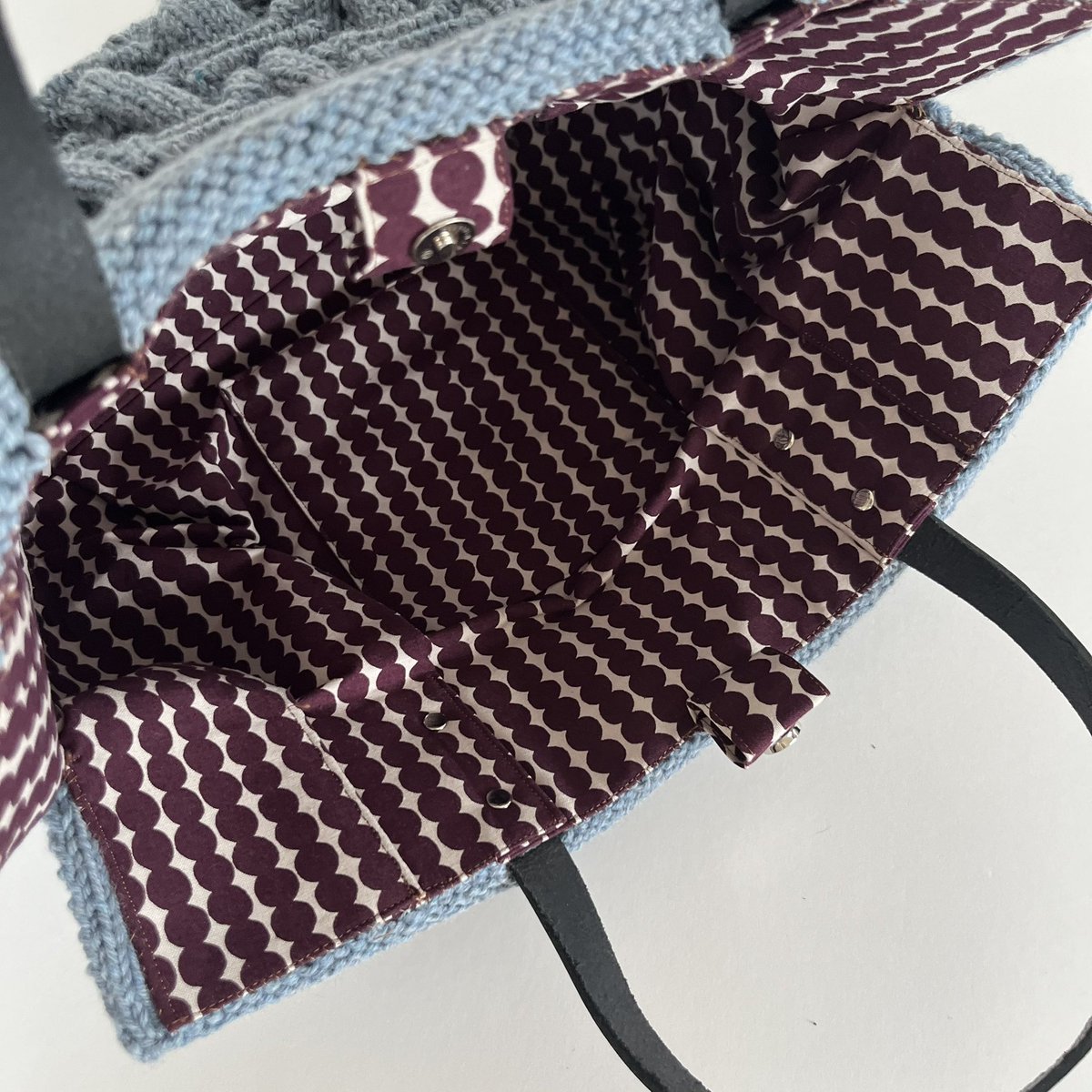 sacura_cafeknit's tweet image. バッグを2展展示させてもらっていますが、中身をチラ見せ
内袋も苦労してつけました😊

gallery.2511.jp/exh/moyoudeaso…

#リバティ　#マリメッコ
#marimekko