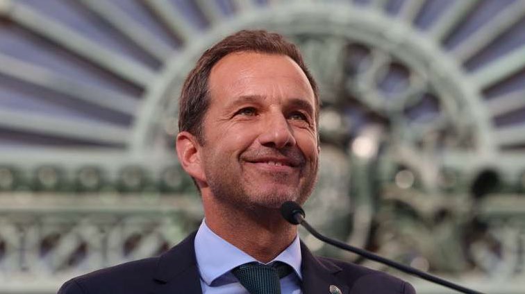 FREDERICO VARANDAS: “A história é curiosa e prega-nos assim umas partidas. Não é que, em 2019/20, houve um Benfica - Sporting na última jornada e um empate garantia o 3.º lugar. Minuto 87 e não é que o árbitro marca um canto errado para o Benfica? O Benfica marcou golo.”

“O