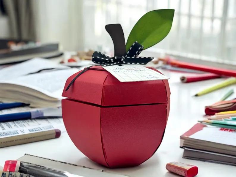 Check this out from Angelica at <a href="/Athyme2beecomfo/">Angelica</a> and her shop on #Etsy

Apple Gift Card Holder: Teacher Appreciation Gift Box
etsy.com/listing/190598…

#partysupplies #starseller #etsyshop #handmade #papercraft