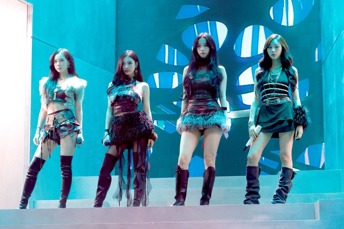 aespa_official's tweet image. #에스파, 美 #아마존뮤직라이브 무대로 글로벌 존재감 입증
#NextLevel 부터 #RichMan 까지, 메가 히트곡 퍼레이드로 콘서트급 열기

m.entertain.naver.com/home/article/6…

#aespa #æspa #에스파
#amazonmusiclive