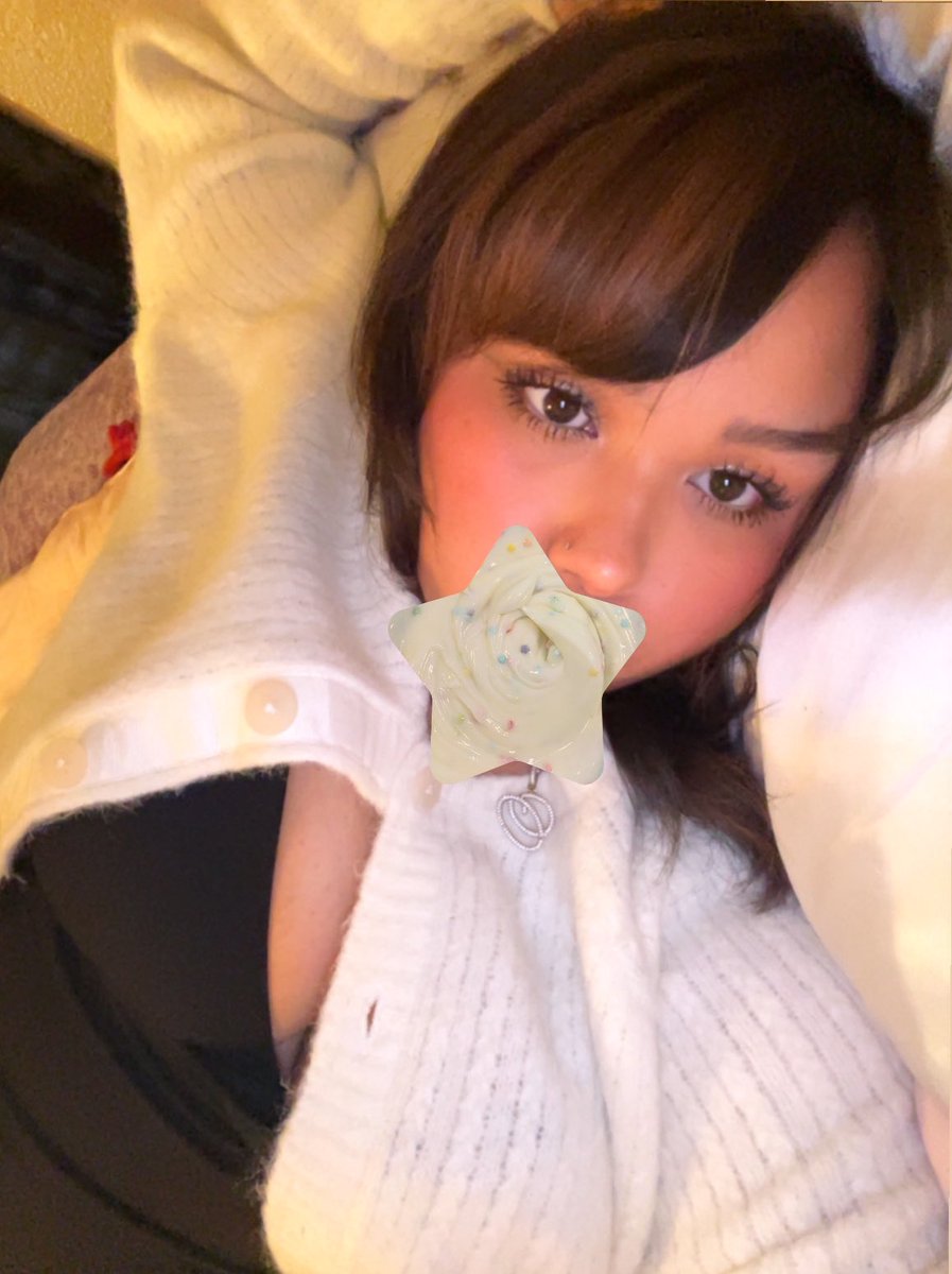 lemonkitten85's tweet image. I got a new cardigan