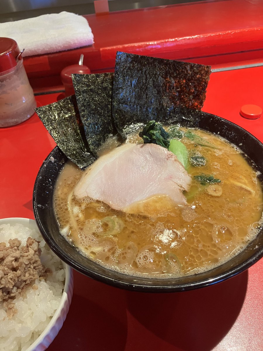 サダ tweet media