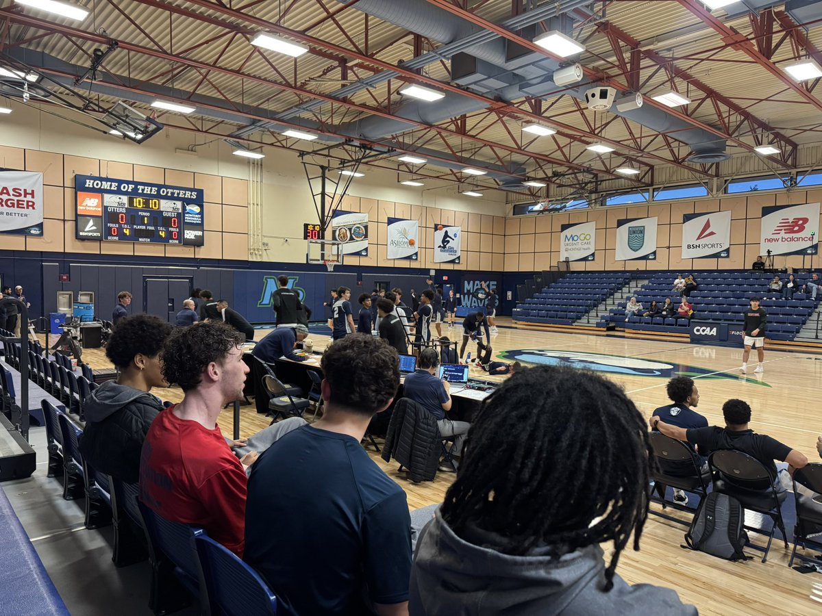CoachHank4's tweet photo. Brought the sophomores out to watch some @NCAADII basketball at @CSUMBmbb .

Had to show support for my guy @CoachJamisonM as he begins his head coaching journey. https://t.co/dHI8FnO6UH