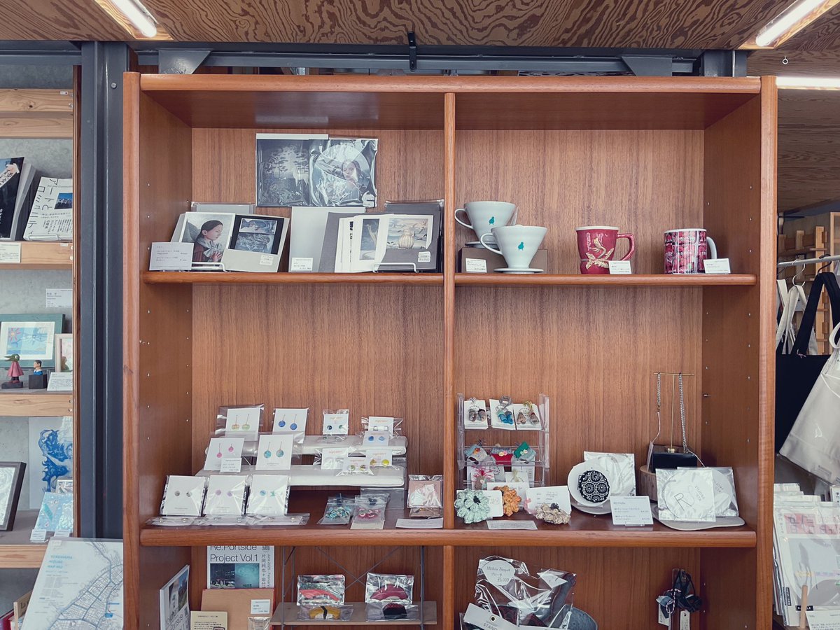 オープンしました。   

営業時間は18時までです。
12〜13時はクローズさせていただきます。

koganecho.net/event  
gallery made in koganecho   13時〜18時