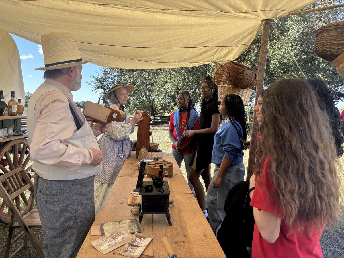 CITGOiaOLLE's tweet image. Creating an engaged collaborative classroom community requires lessons outside the walls of our school buildings. Frontier Day at George Ranch. #growingGreatness 
@OlleMightyOwls 
@poullard_colina 
@AliefISD