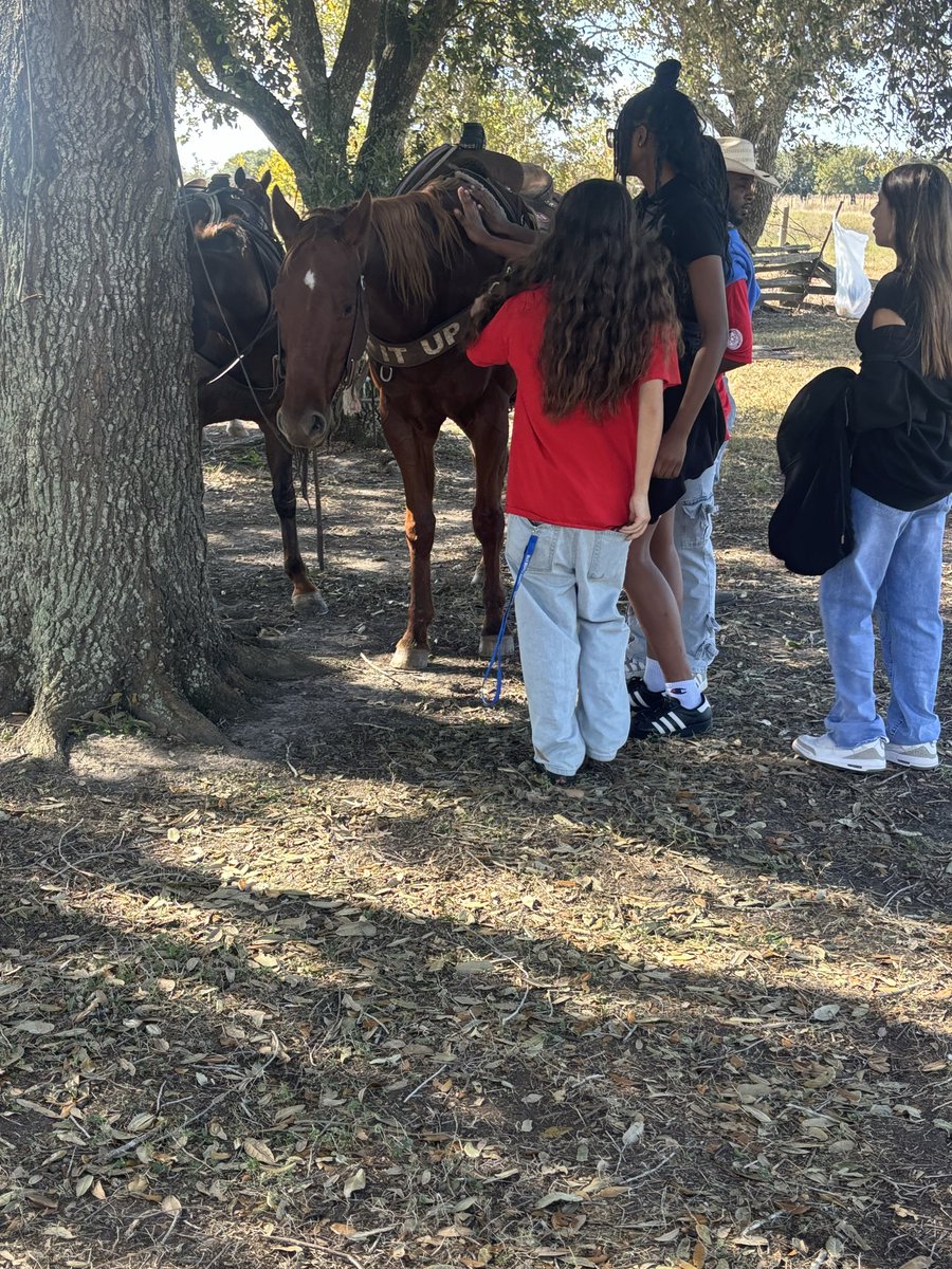 CITGOiaOLLE's tweet image. Creating an engaged collaborative classroom community requires lessons outside the walls of our school buildings. Frontier Day at George Ranch. #growingGreatness 
@OlleMightyOwls 
@poullard_colina 
@AliefISD