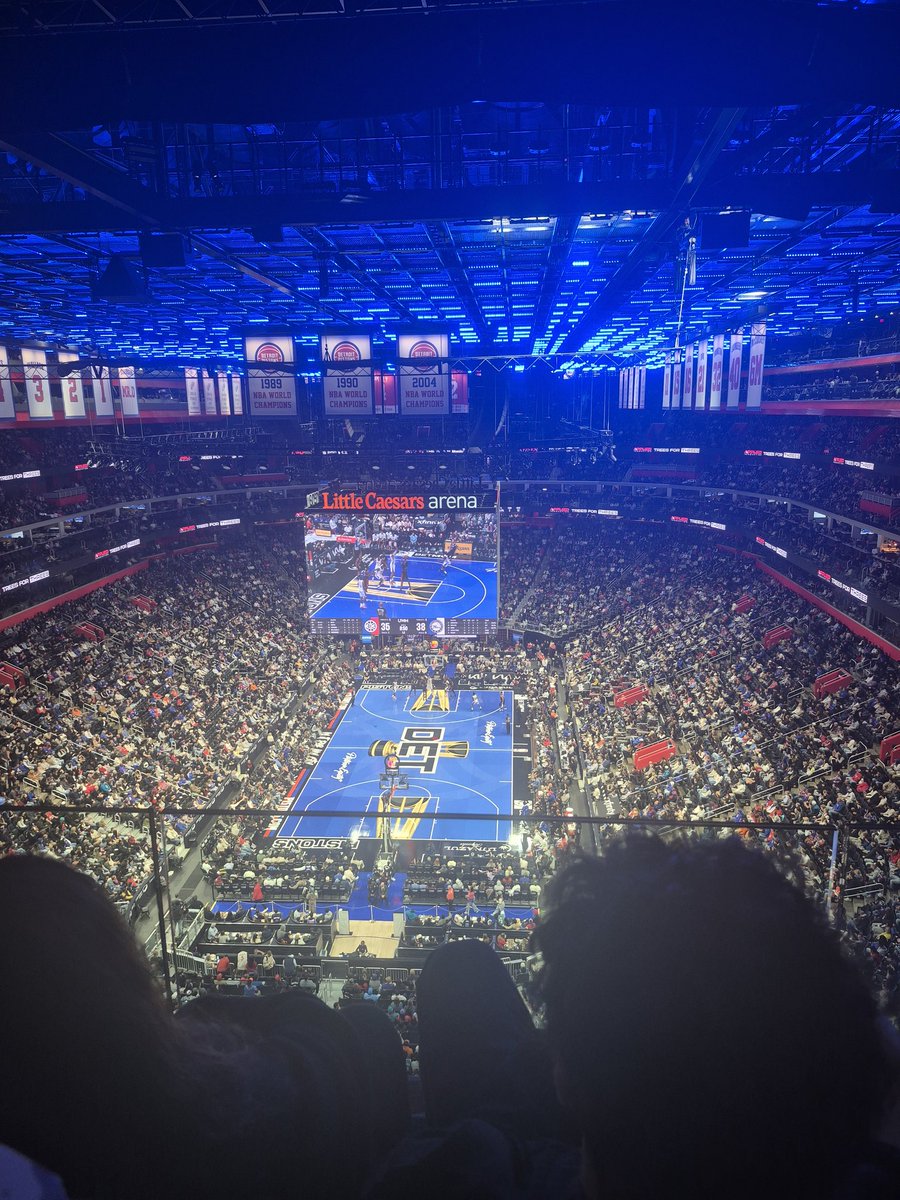 At the <a href="/DetroitPistons/">Detroit Pistons</a> vs <a href="/sixers/">Philadelphia 76ers</a> game tonight <a href="/PrepHoopsMI/">Prep Hoops Michigan</a> <a href="/HankampScott/">Scott Hankamp</a> <a href="/gabesweat2/">Gabe Sweat</a> <a href="/jgilbertsport/">Jonathon Gilbert</a> <a href="/nick_huyck/">Nick Huyck</a>