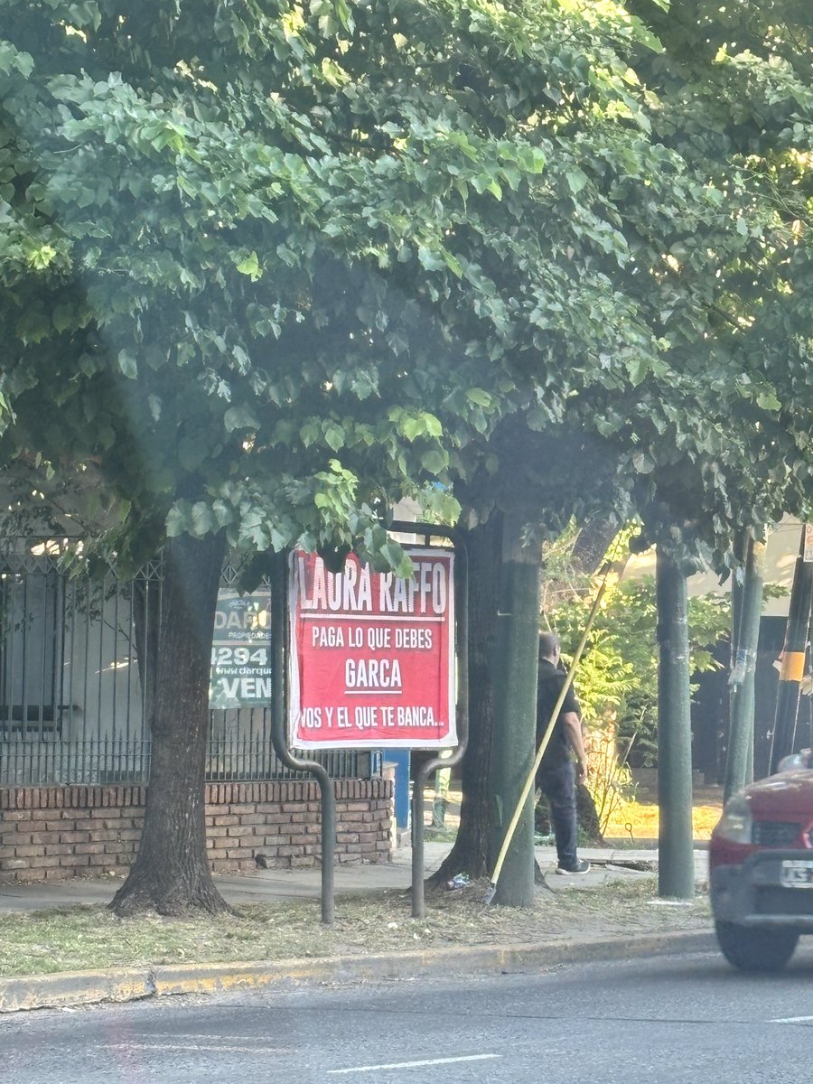 Conurbano, no lo entenderías.
<a href="/walkingconurban/">The Walking Conurban</a>