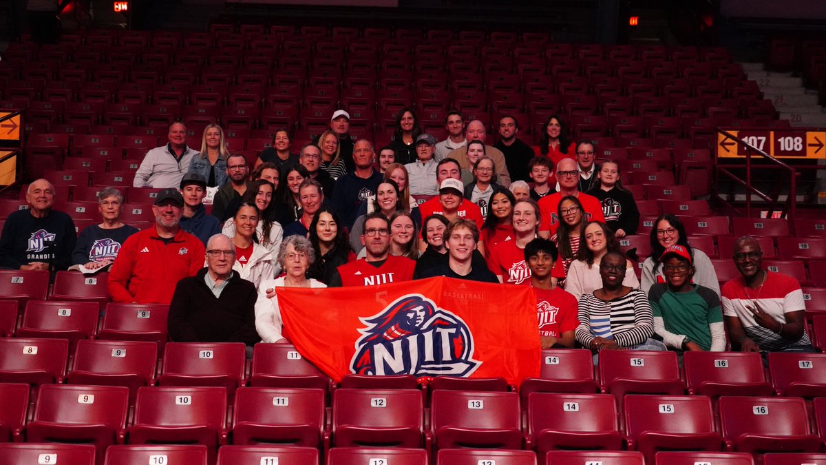 NJITWBB's tweet image. 🫶Thank you to all the family and friends that came out to support the Highlanders at Minnesota 🫶

#RollTech ⚔️