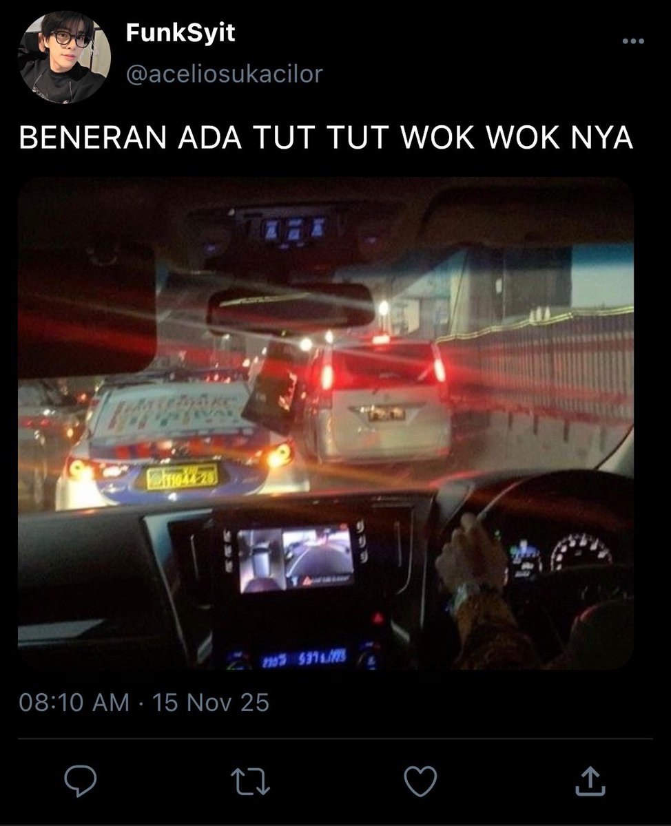 queenfloweren's tweet photo. heejake one tweet au.

     ; birthday edition ‘tut tut wok wok’

cuma random chat dari ian buat acel. “happy birthday my fav princess gwe my mine.” — ian

written by @queenfloweren https://t.co/xiBVZUxCfr