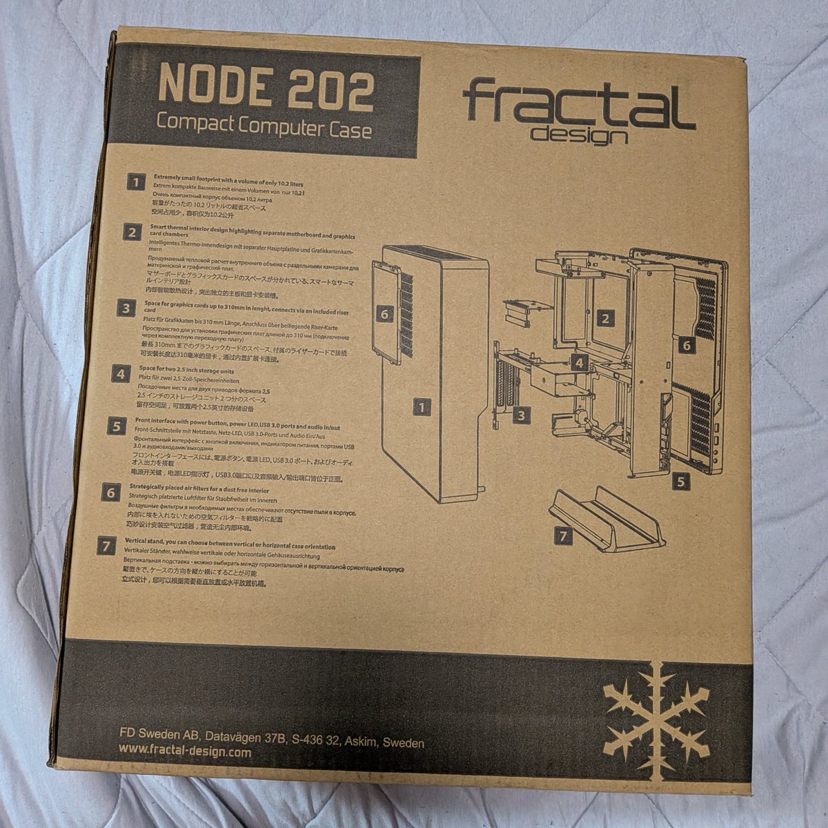 kugelregen's tweet image. ずいぶん時間がたってしまったが、 #自作PCオフ会秋25 でいただいた #FractalDesign の NODE 202 をやっと開封できた。
とりあえずサブに入れていたMini-ITXシステムを移植してみたがビデオカード無し＋ACアダプタ電源ということでものすごくスペースが余ってしまった(笑)