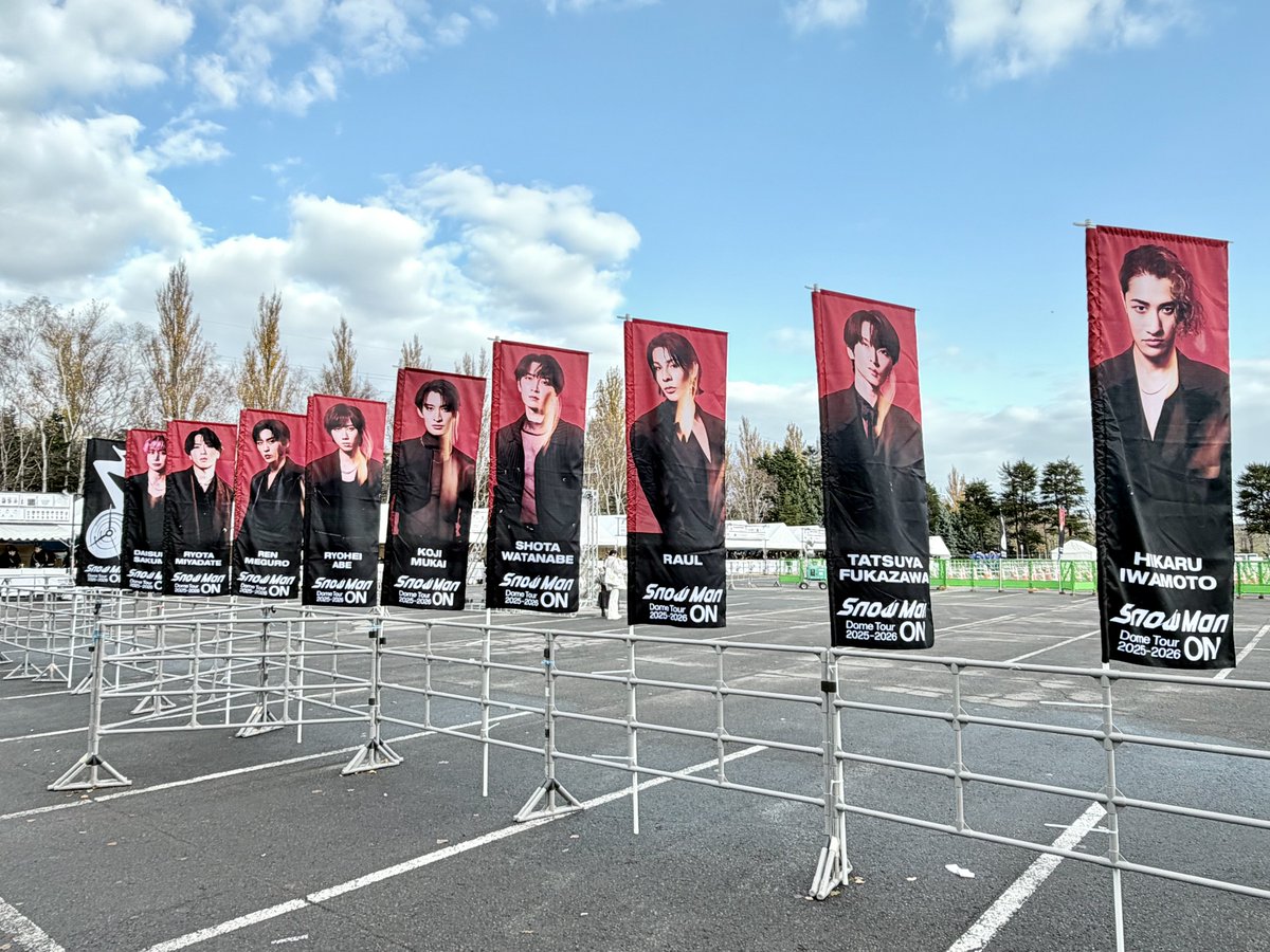 SN_BEST_ALBUM's tweet photo. 本日いよいよ開幕‼️
Snow Man Dome Tour 2025-2026「ON」

🎟️チケット確認はお早めに
物販ブースは開始前から混雑しています。

🏟️ 札幌ドームがSnow Man一色に
初日ならではの緊張感と熱気をお楽しみください。

⚠️ 公式配信はありません
不審リンクは絶対に開かないで❗️

#Snowman
#SnowMan_ON https://t.co/UQSVSMERbF