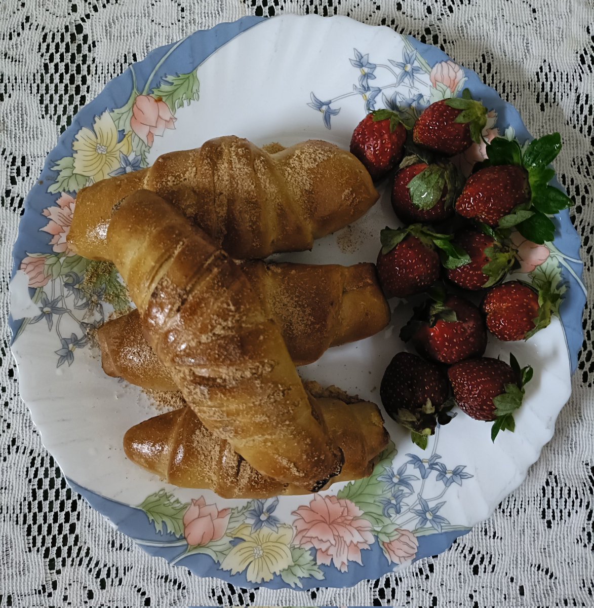 Good morning everyone 🔆 
Good day 🌻