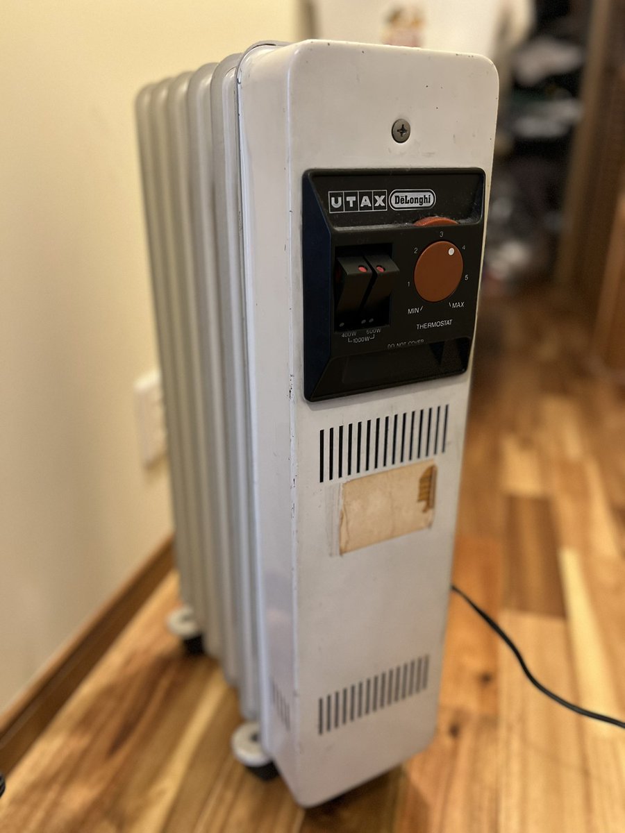 13歳の時から使っているデロンギオイルヒーター。今冬、電源投入時に