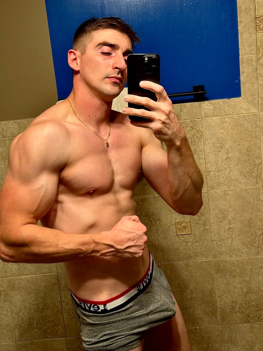 MaxInControl's tweet image. So big boy