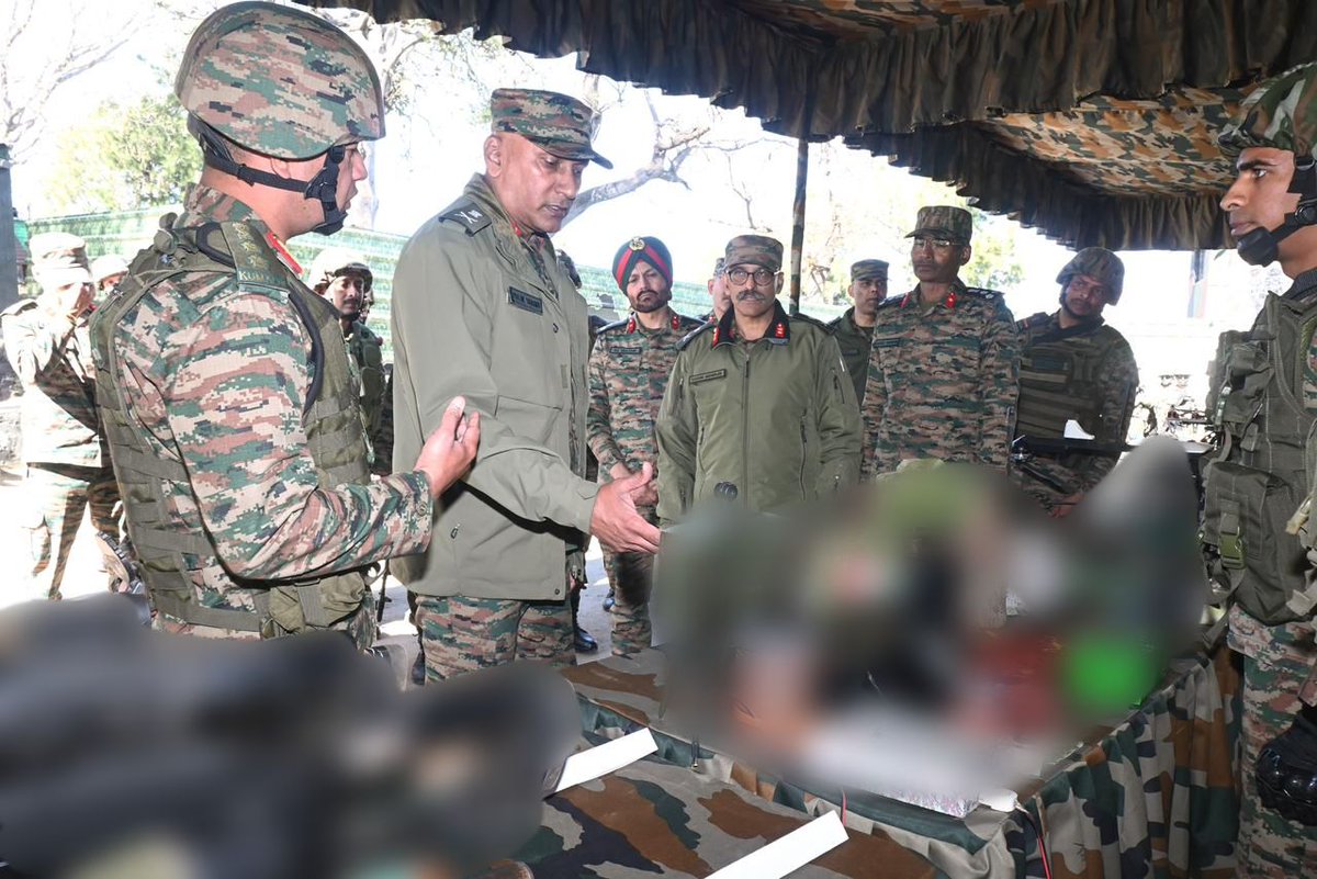 prodefencejammu's tweet image. Lt Gen Pratik Sharma, #ArmyCdrNC, visited #Nowshera and #BimberGali Sectors to review operational preparedness. #ArmyCdrNC interacted with troops along the Line of Control, commending their high morale, professionalism and sustained operational efficiency. He was briefed on…