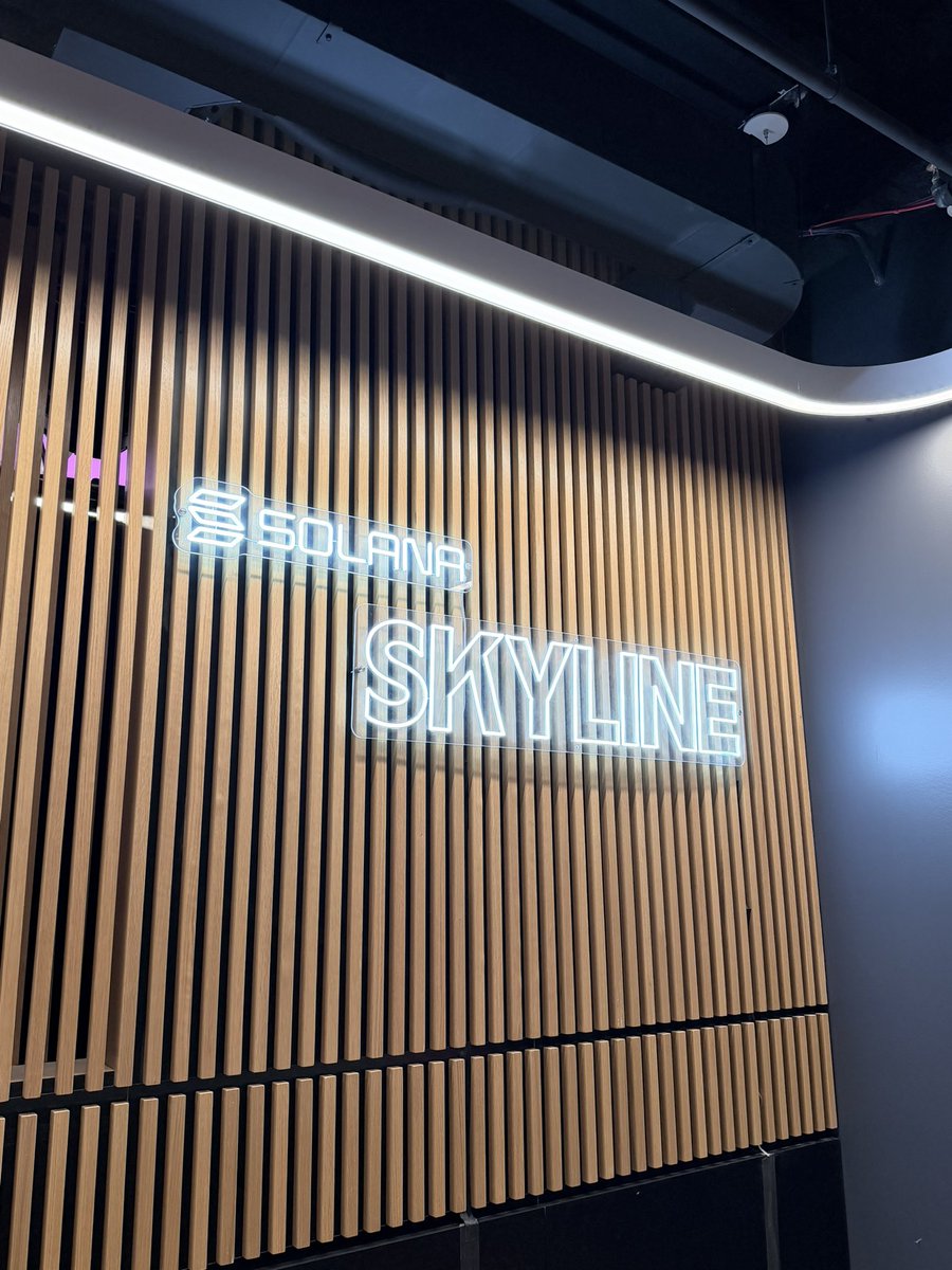 100xtech's tweet image. Awesome panel @SolanaSkyline connecting tradfi and defi in this fast growing ecosystem. Solana to the moon @xitadel_fi @capitalstackhq 🔥🔥🔥