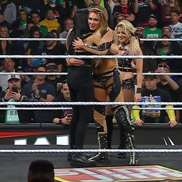 It’s crazy how Charlotte has beef with <a href="/RheaRipley_WWE/">RheaRipley_WWE</a> 😂 cause 4 days ago they were both hugging 🫂 each other #SmackDown