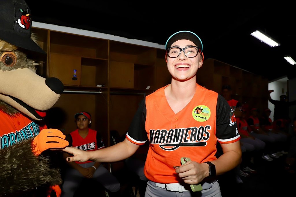 Naranjeroslms's tweet photo. Esta tarde iniciamos con el #EarlyCamp de la Escuadra Naranja y nuestras jugadoras tuvieron una cálida bienvenida por parte del manager Rolando Torres y Elías Salazar, Gerente Deportivo del club. 🤩🥎🍊 https://t.co/gLAEaLSlXh