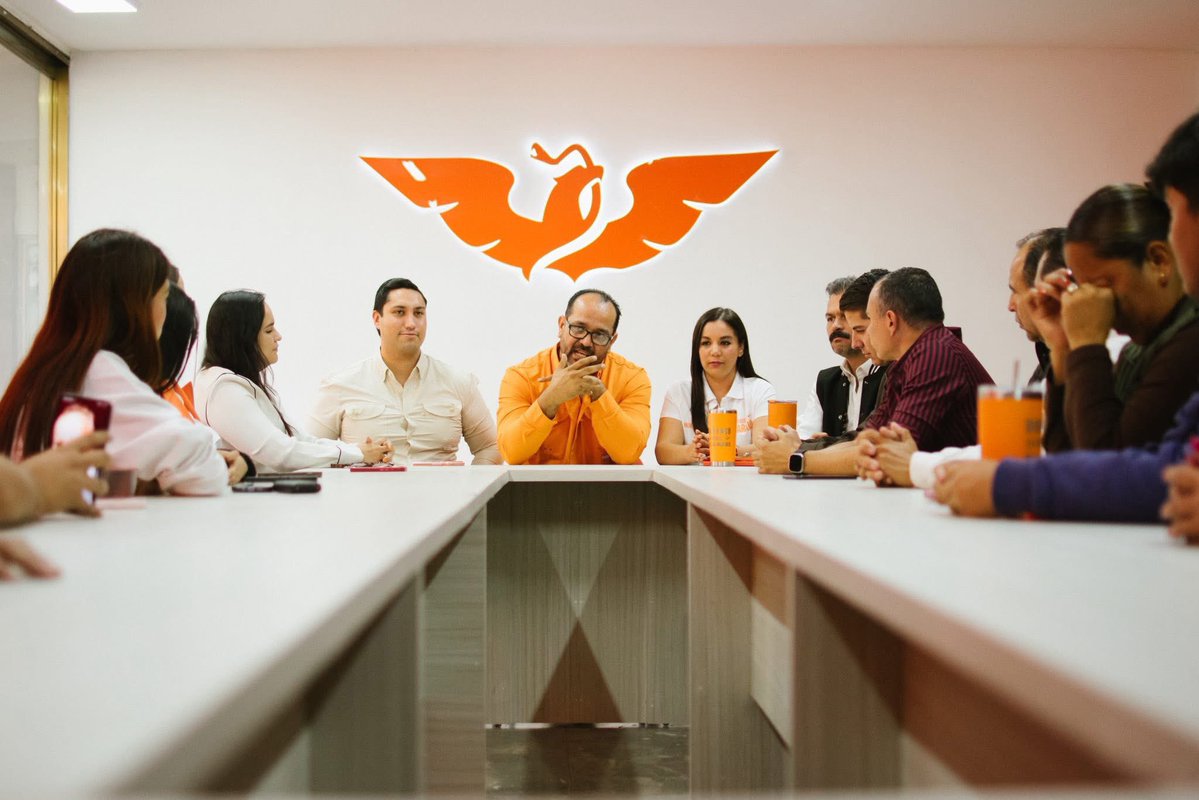 davidojedamx's tweet image. ¿Pausas? Para nada, en @MovCiudadanoMX seguimos creando ofertas de construcción en nuestras ciudades; recibimos el respaldo y apoyo de nuestro líder @Omarecasta para que no paren los trabajos de la coordinación municipal y sigamos dándole rumbo a la primera fuerza política de la…