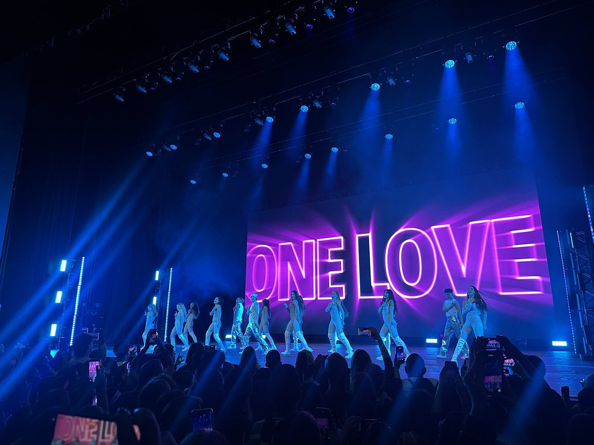 NowUnitedMusic's tweet photo. ONE LOVE! #NowOrNeverTour https://t.co/qacrXX1de9
