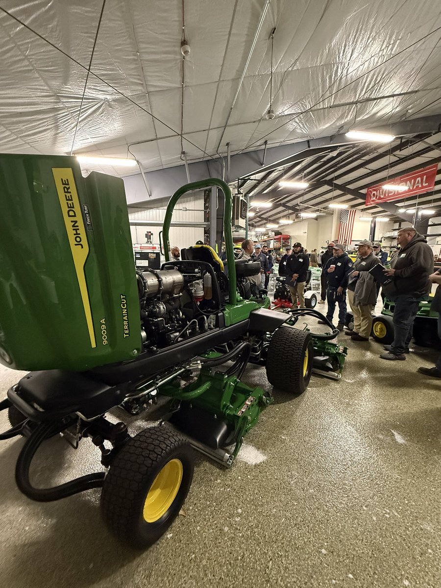 FinchTurf's tweet image. 🛠️ Closed out our first week of 2025 Service Workshops with a bang!💥 

Huge thank you to our partners @Ravens for hosting us in the Under Armour Performance Center field maintenance shop today! #StaySharp #NeverStopLearning 💪🏼💚💛